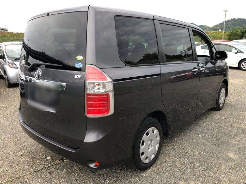 2009 Toyota Noah ZRR70G[1]