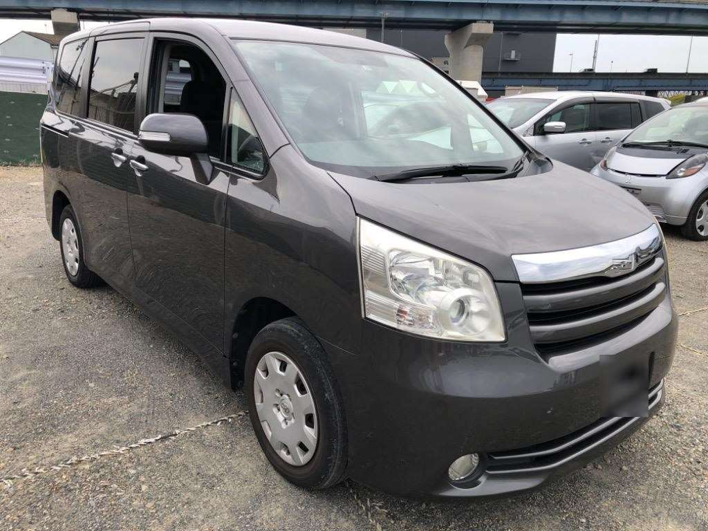 2009 Toyota Noah ZRR70G[2]