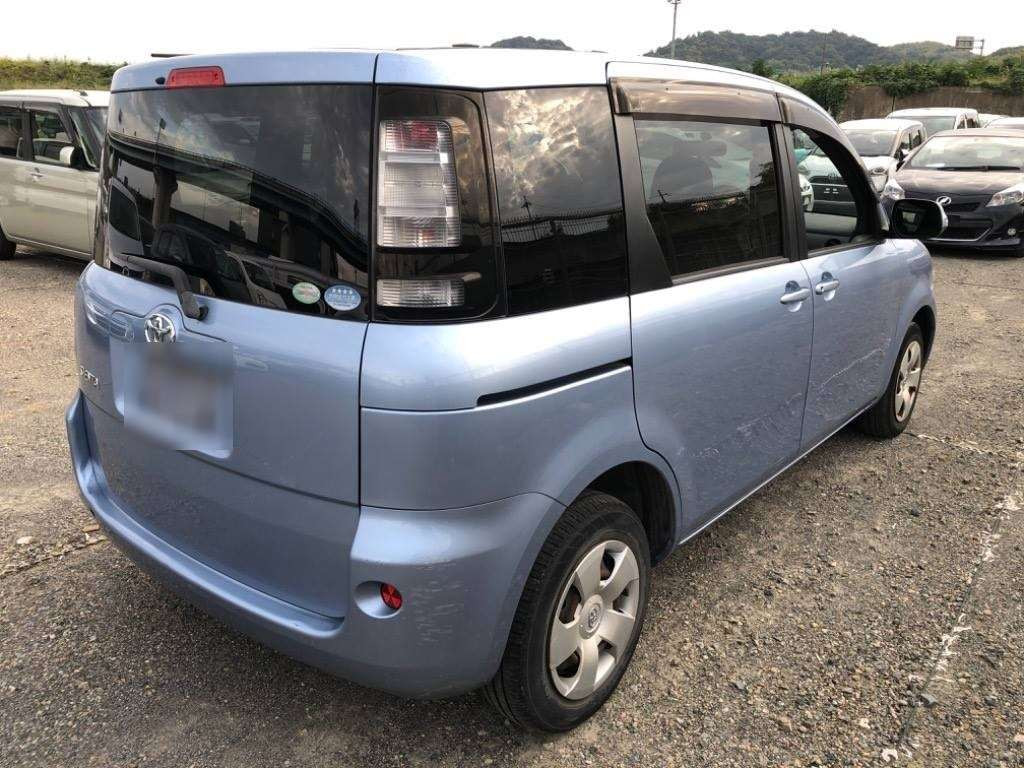 2011 Toyota Sienta NCP81G[1]