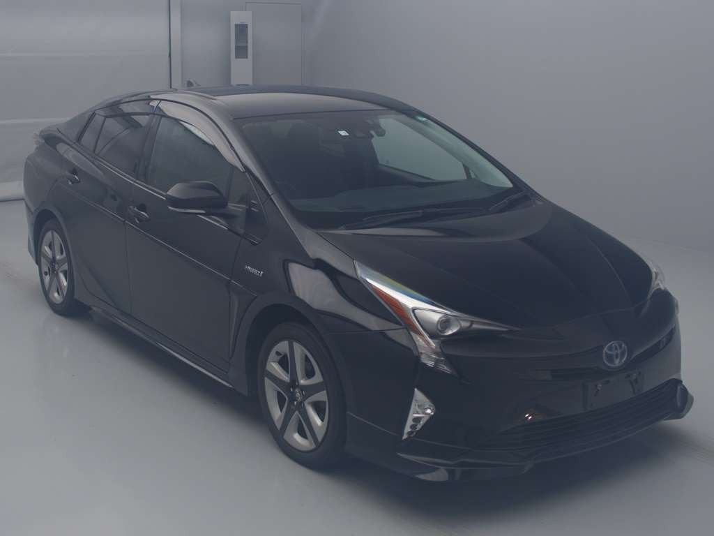 2018 Toyota Prius ZVW55[2]