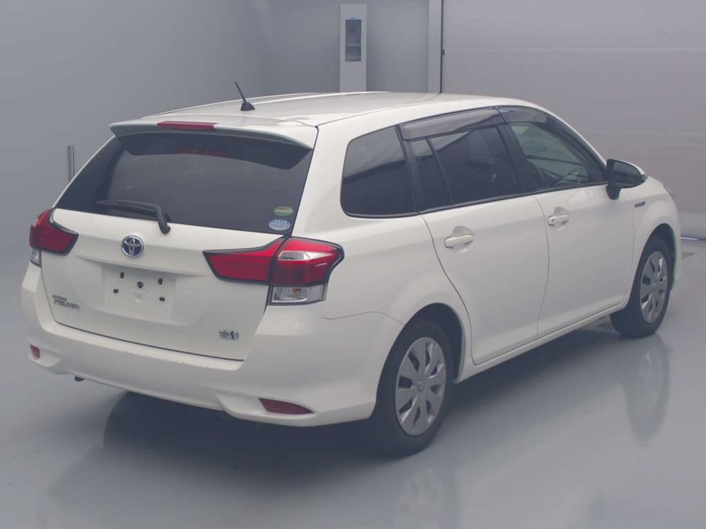 2016 Toyota Corolla Fielder NKE165G[1]