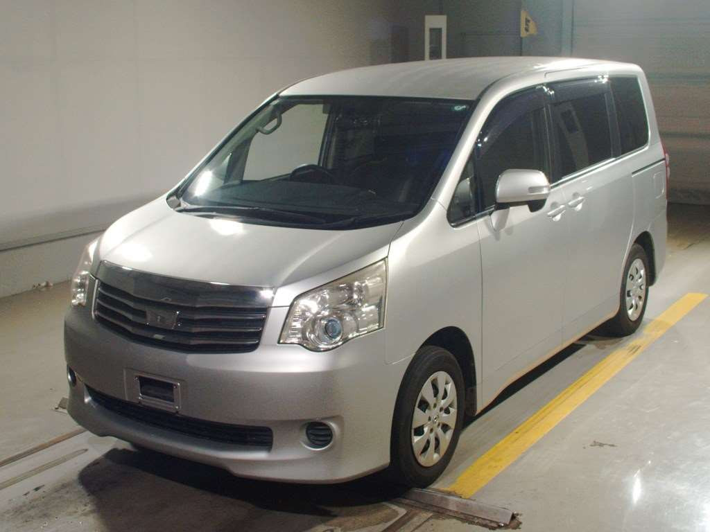 2011 Toyota Noah ZRR70G[0]