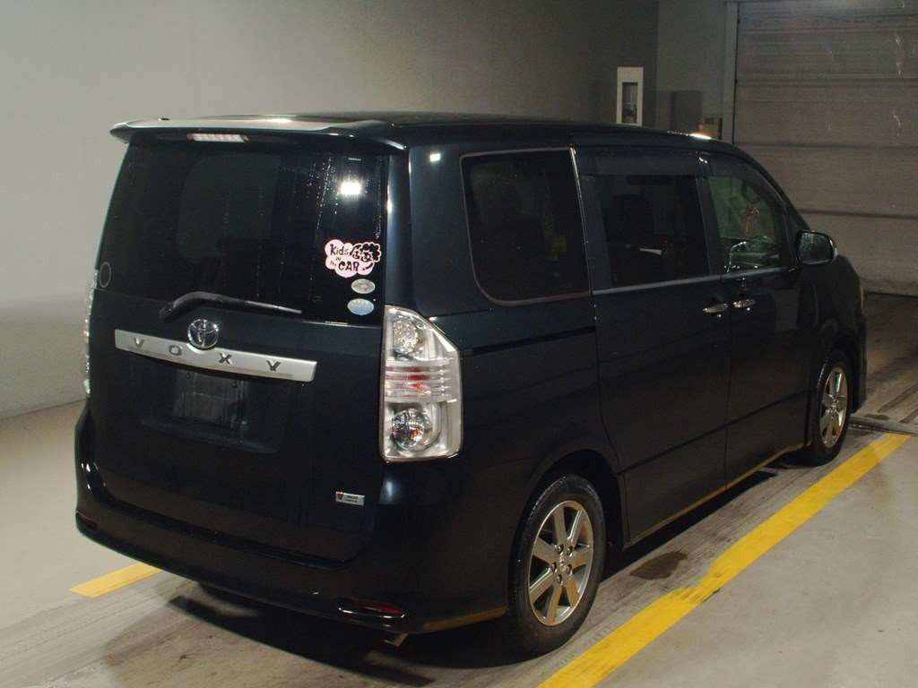 2010 Toyota Voxy ZRR70W[1]