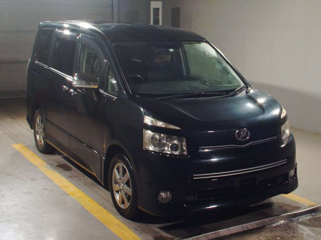 2010 Toyota Voxy ZRR70W[2]