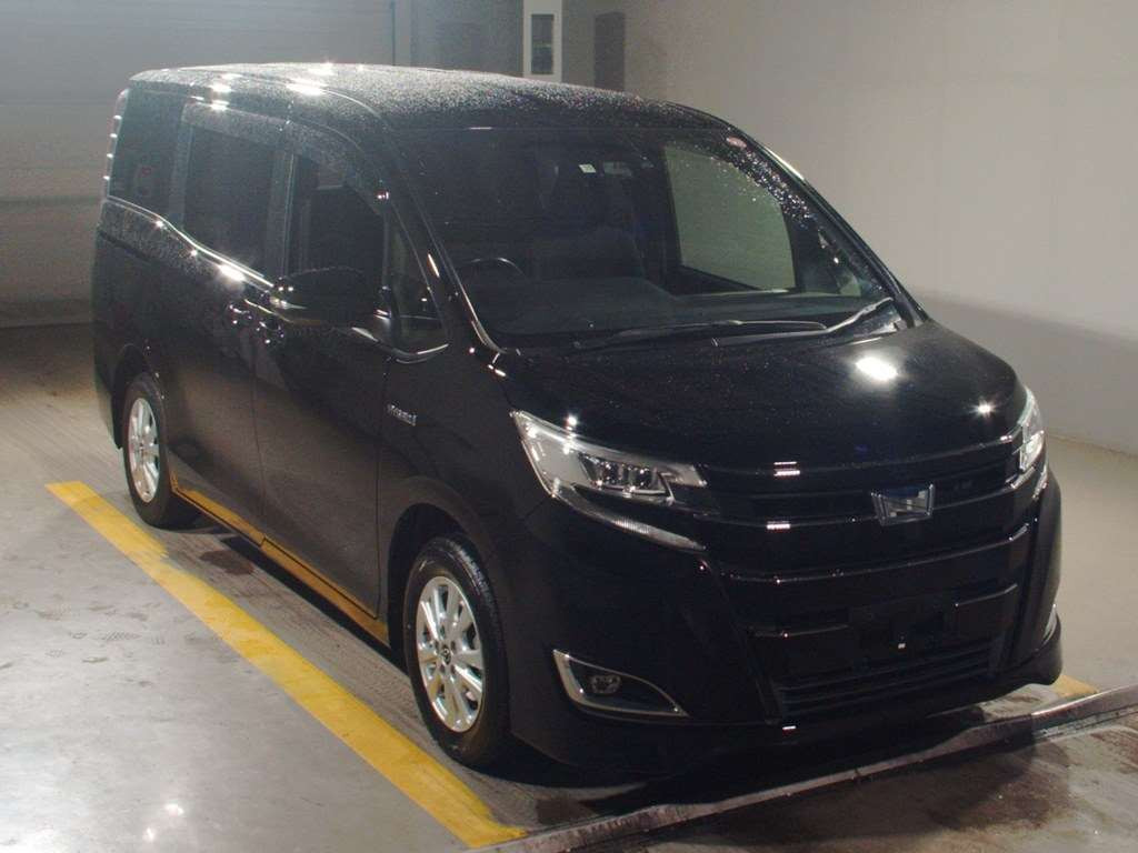 2017 Toyota Noah ZWR80G[2]