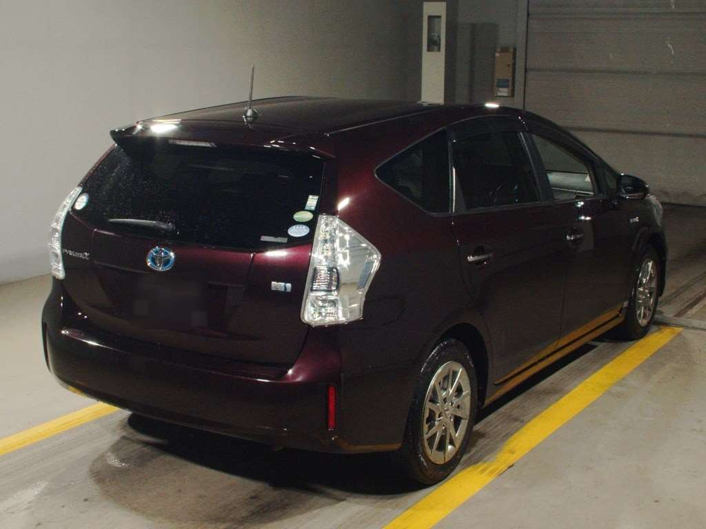 2013 Toyota Prius alpha ZVW41W[1]