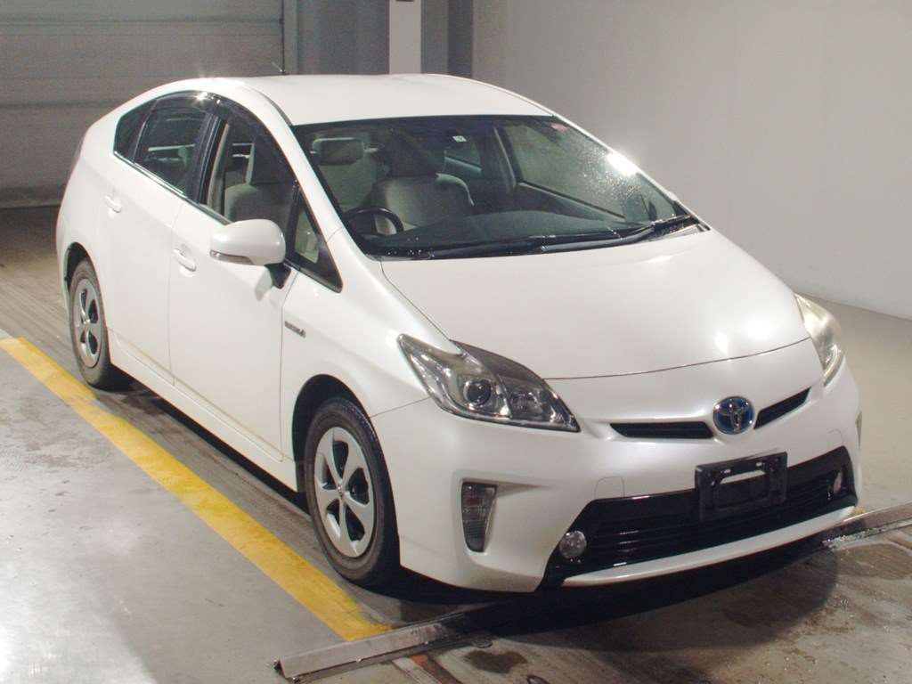 2013 Toyota Prius ZVW30[2]