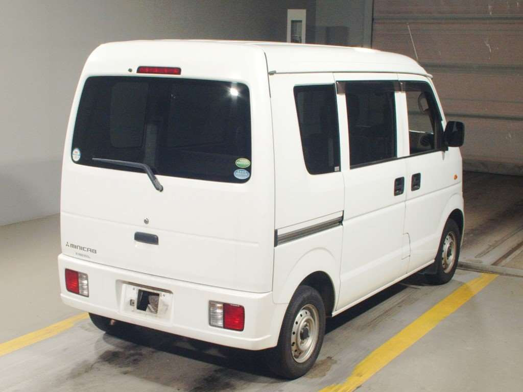 2014 Mitsubishi Minicab Van DS64V[1]