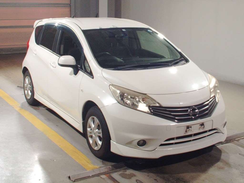 2013 Nissan Note E12[2]