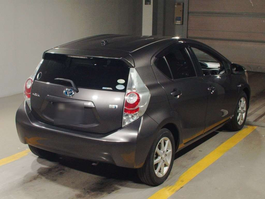 2012 Toyota Aqua NHP10[1]