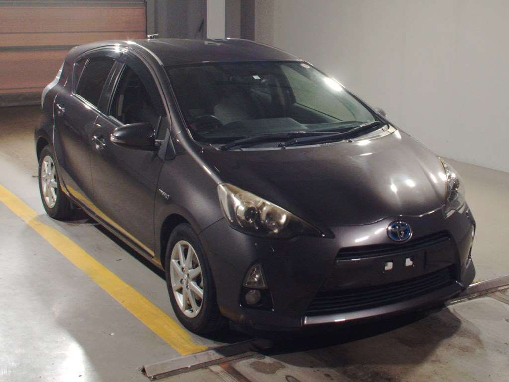 2012 Toyota Aqua NHP10[2]