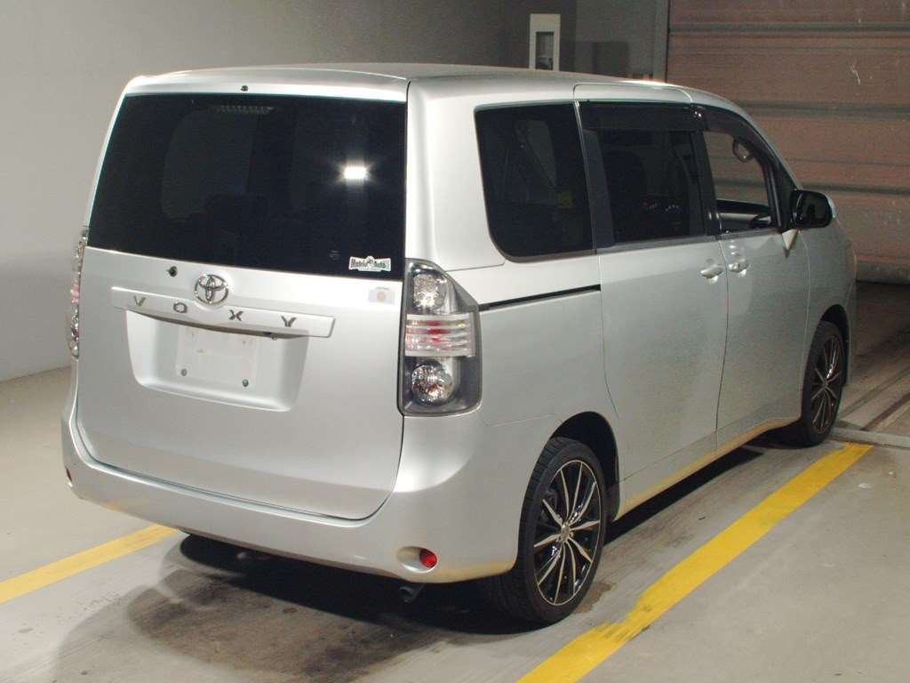 2007 Toyota Voxy ZRR70G[1]