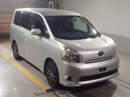 2007 Toyota Voxy