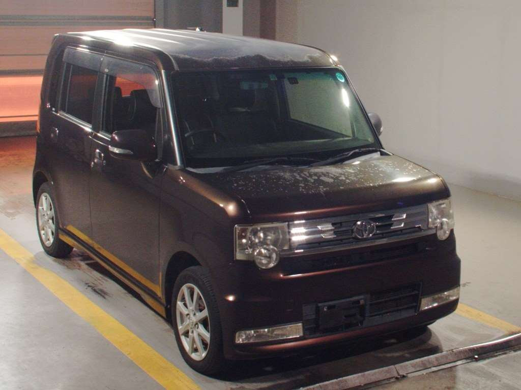 2011 Toyota Pixis Space L575A[2]