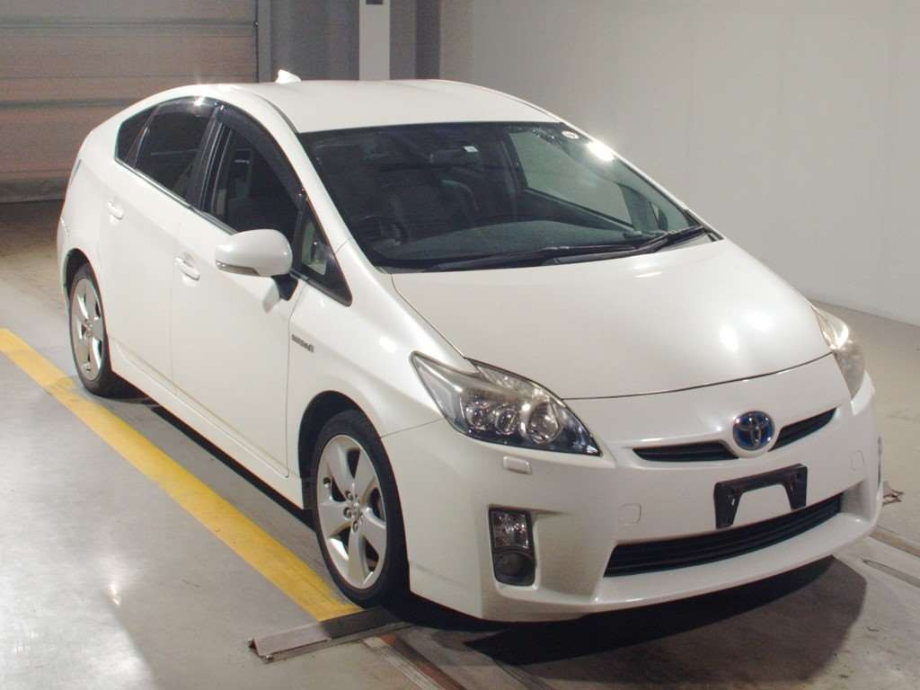 2010 Toyota Prius ZVW30[2]