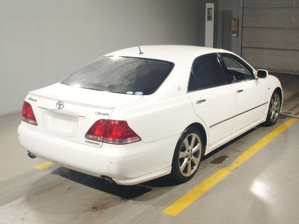 2004 Toyota Crown GRS182[1]