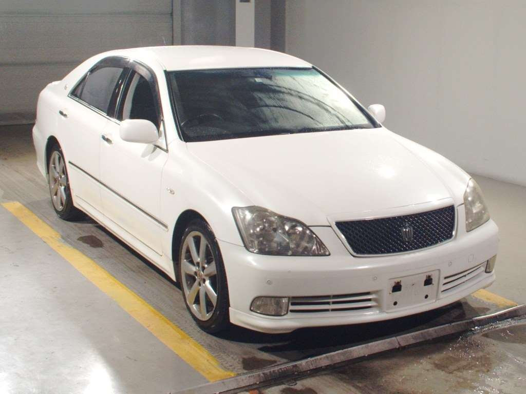 2004 Toyota Crown GRS182[2]