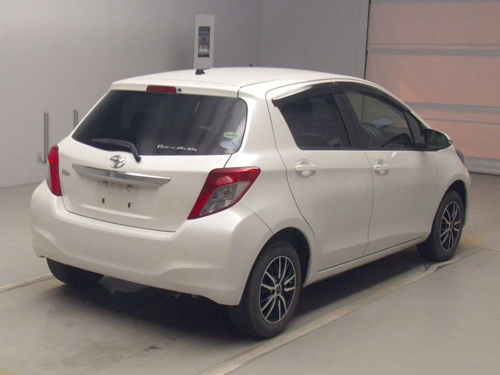 2013 Toyota Vitz KSP130[1]