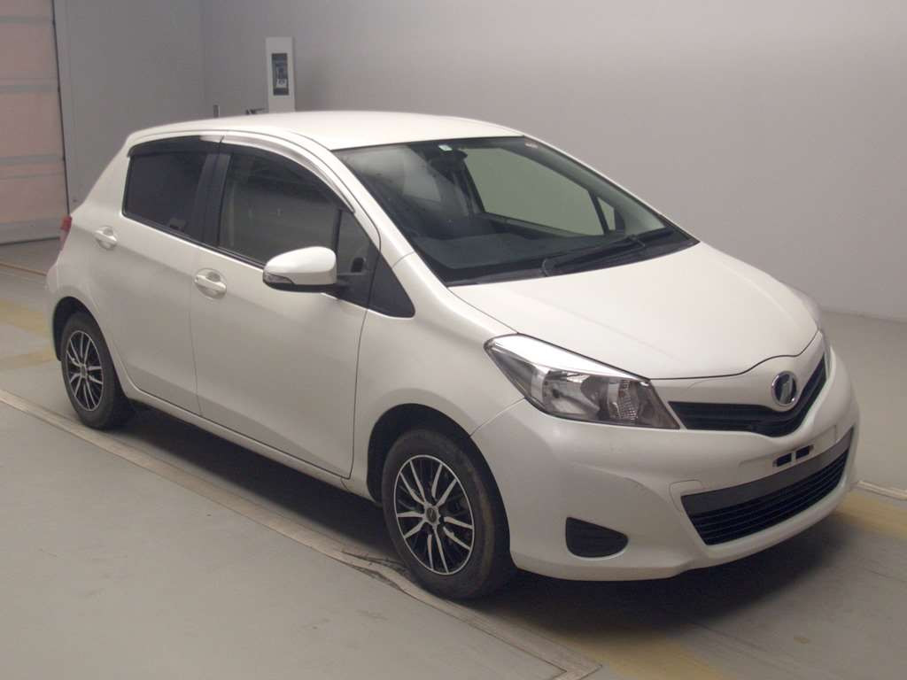 2013 Toyota Vitz KSP130[2]