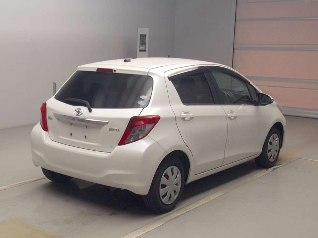 2011 Toyota Vitz NSP130[1]