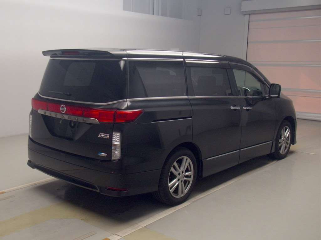 2011 Nissan Elgrand TE52[1]