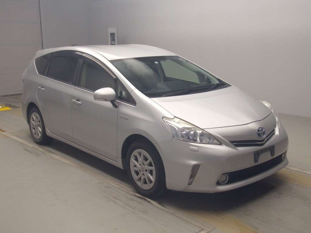 2012 Toyota Prius alpha ZVW40W[2]