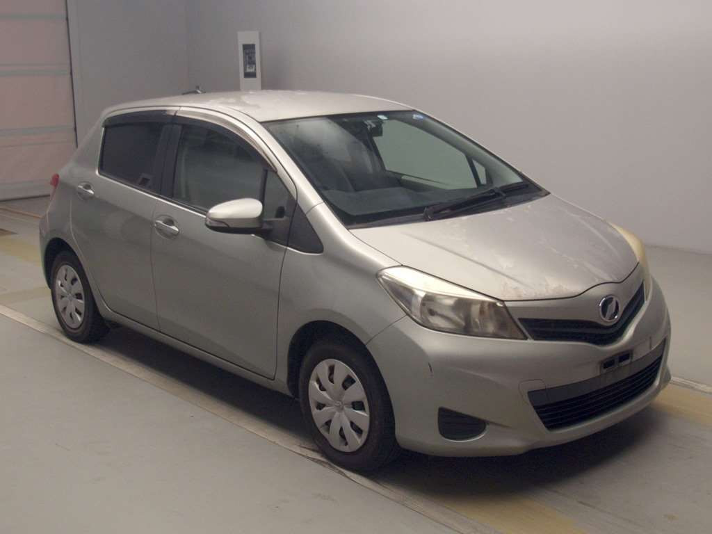 2011 Toyota Vitz NSP130[2]