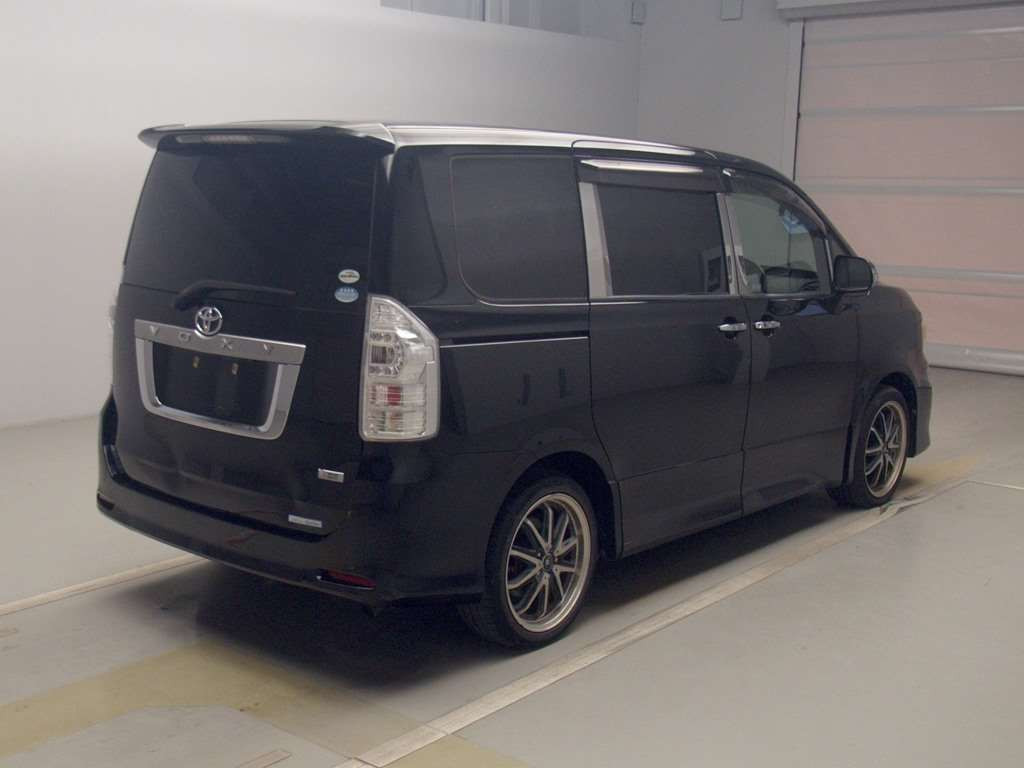 2011 Toyota Voxy ZRR70W[1]