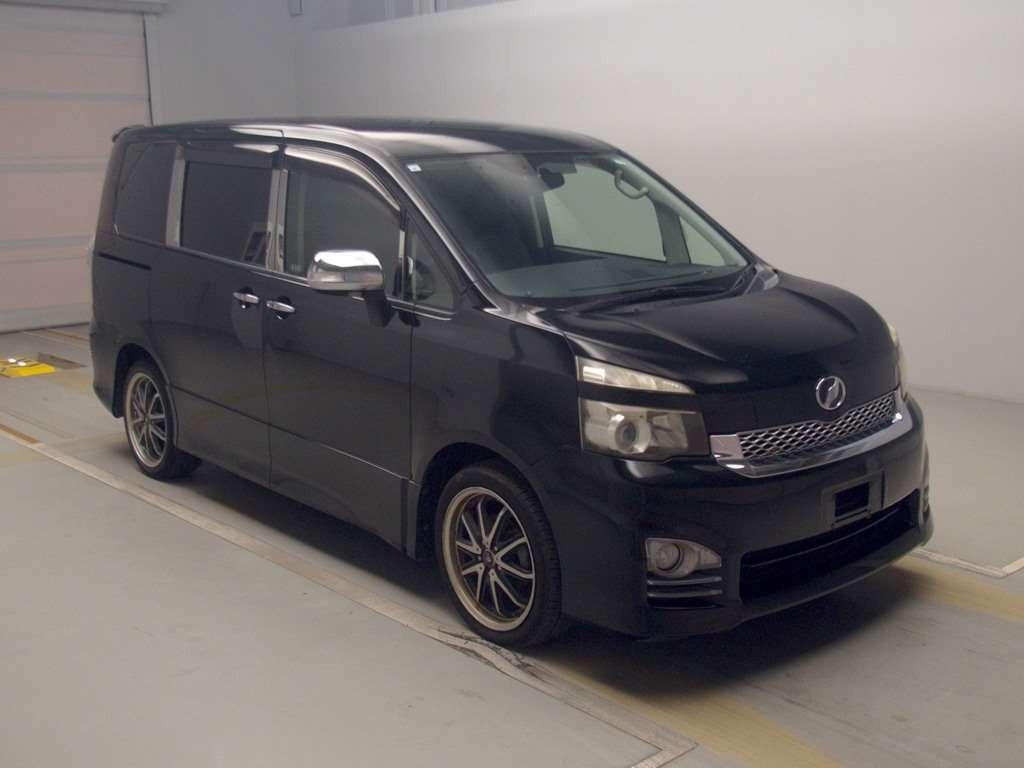 2011 Toyota Voxy ZRR70W[2]