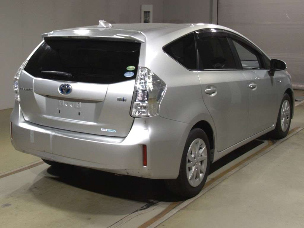 2012 Toyota Prius alpha ZVW41W[1]