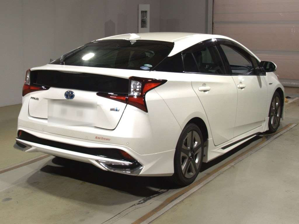 2019 Toyota Prius ZVW51[1]