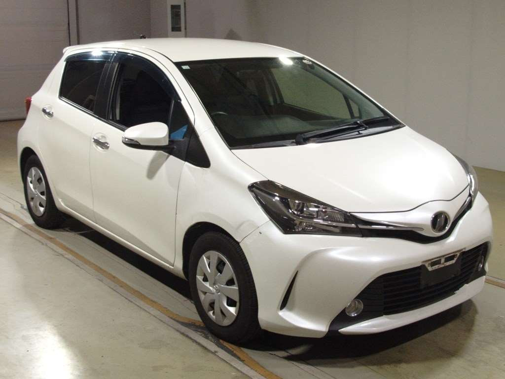 2016 Toyota Vitz NSP130[2]