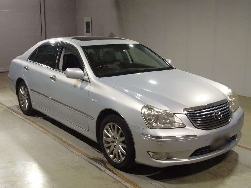 2005 Toyota Crown Majesta UZS186[2]