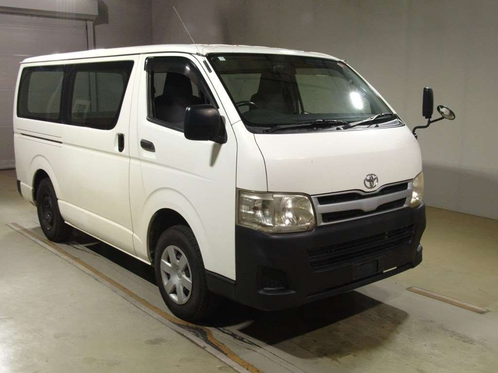 2011 Toyota Hiace Van KDH206V[2]