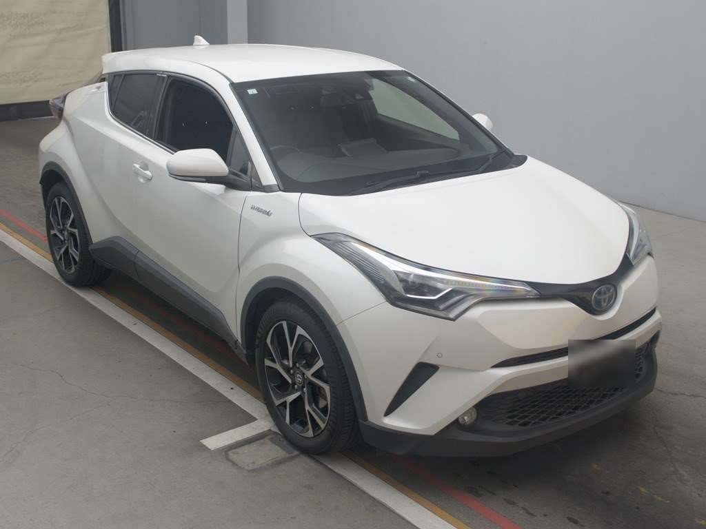 2017 Toyota C-HR ZYX10[2]