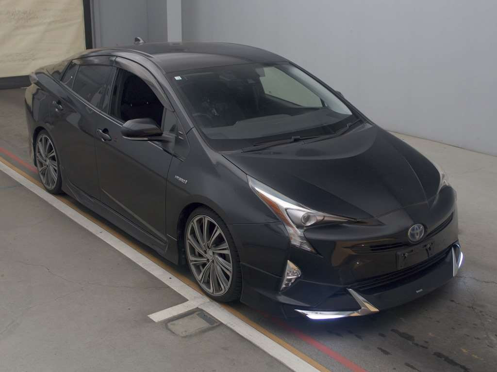 2016 Toyota Prius ZVW50[2]