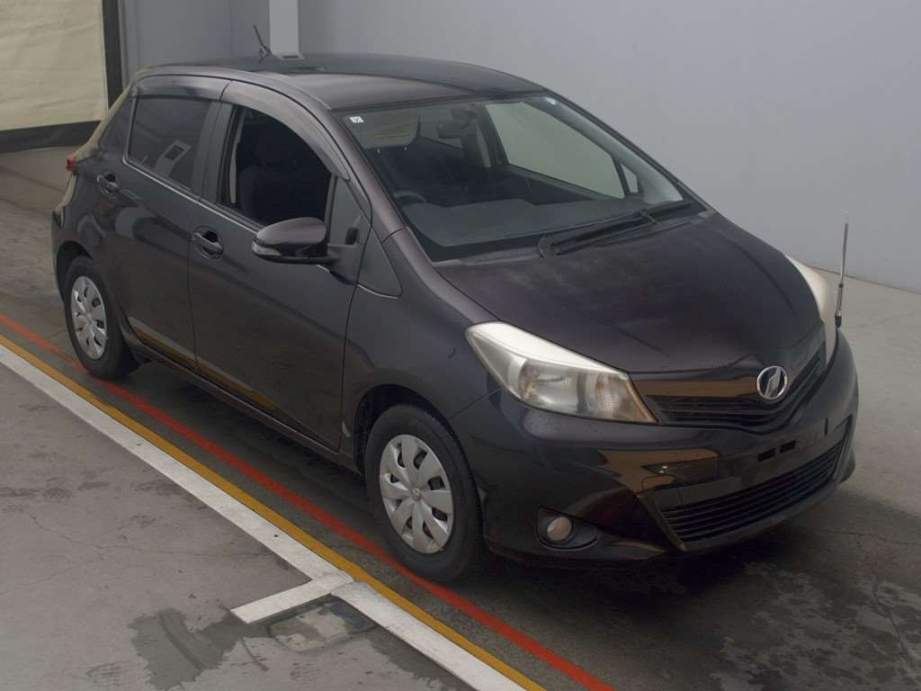 2013 Toyota Vitz NSP130[2]