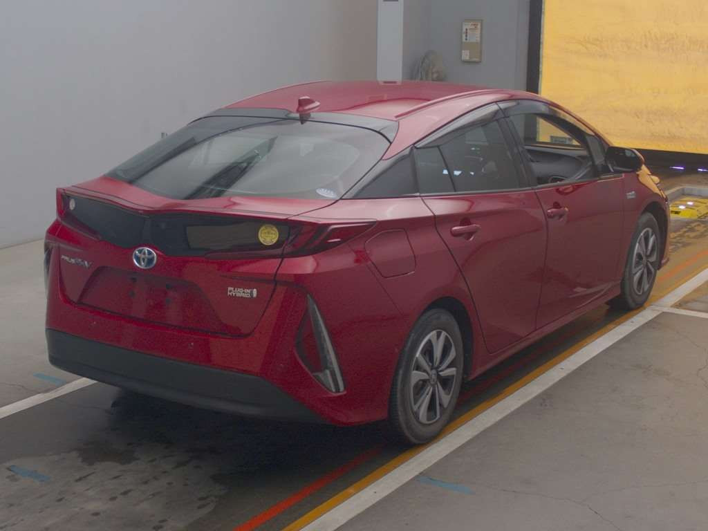 2019 Toyota Prius PHV ZVW52[1]