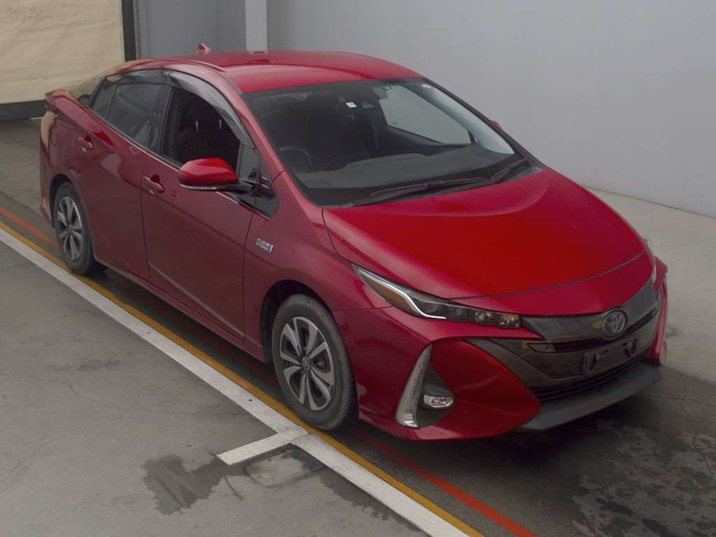 2019 Toyota Prius PHV ZVW52[2]