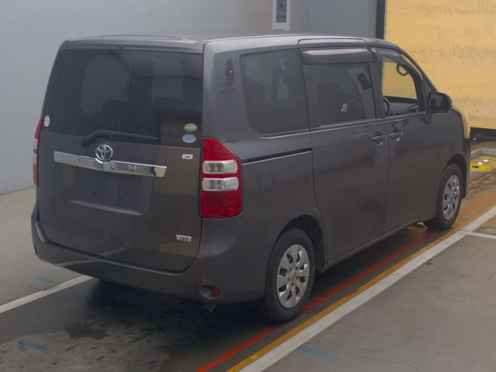 2013 Toyota Noah ZRR70G[1]