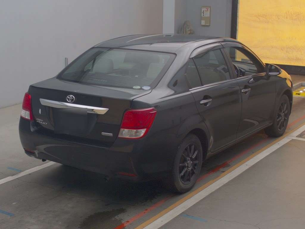 2013 Toyota Corolla Axio NZE161[1]