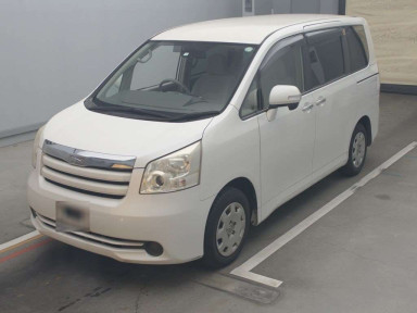 2010 Toyota Noah