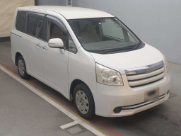 2010 Toyota Noah