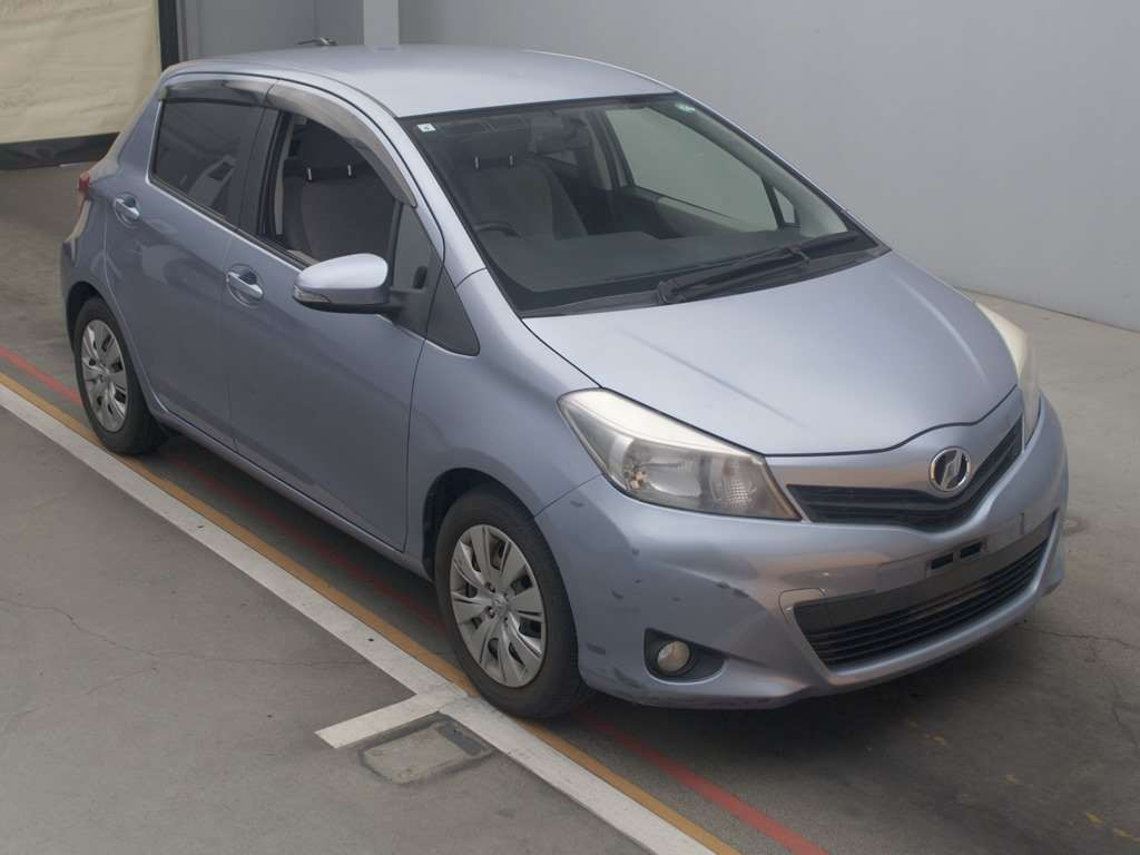 2011 Toyota Vitz NSP130[2]