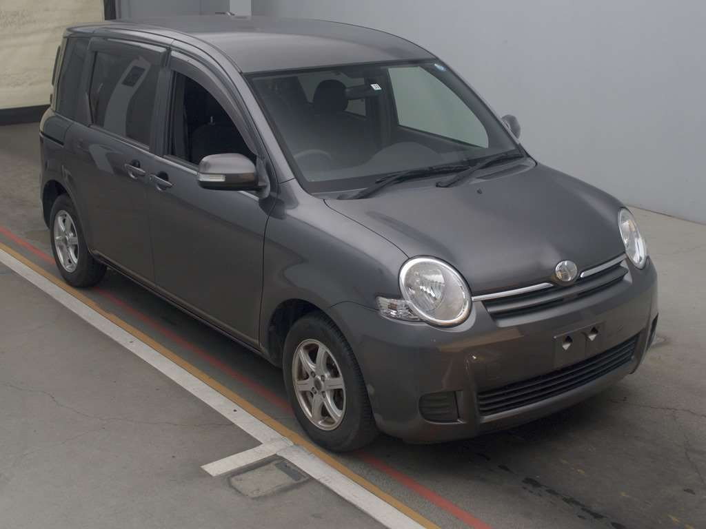 2011 Toyota Sienta NCP81G[2]