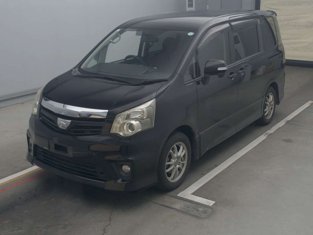 2010 Toyota Noah ZRR70W[0]