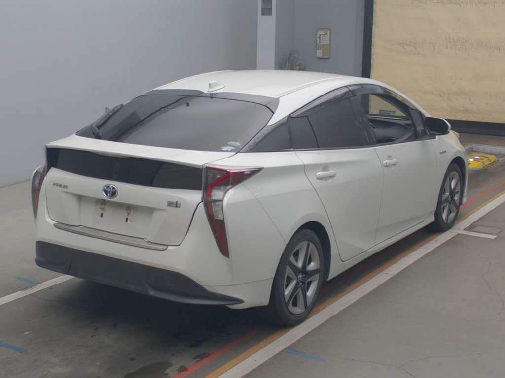 2015 Toyota Prius ZVW50[1]