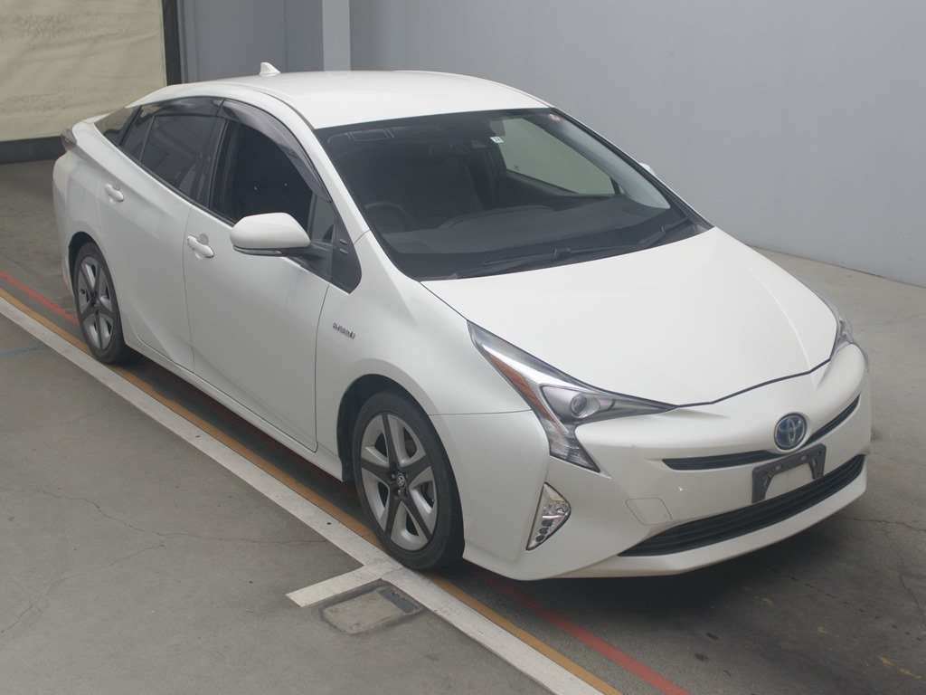 2015 Toyota Prius ZVW50[2]