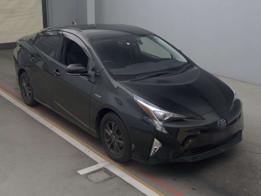 2018 Toyota Prius ZVW50[2]