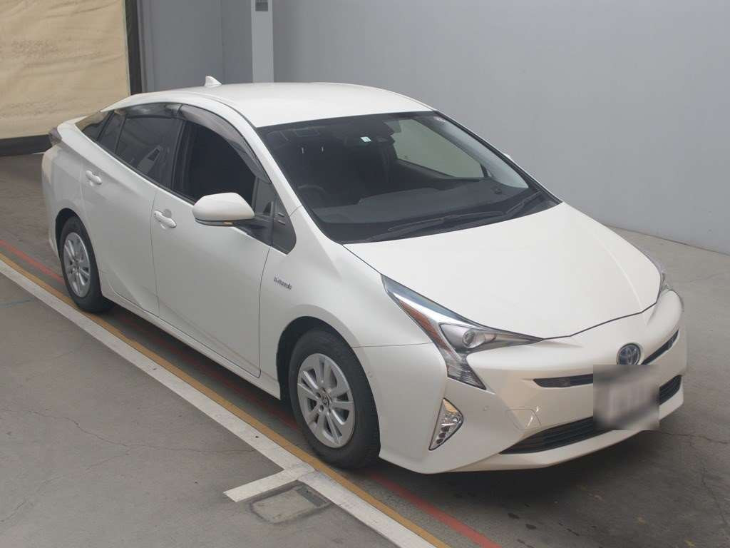 2018 Toyota Prius ZVW50[2]